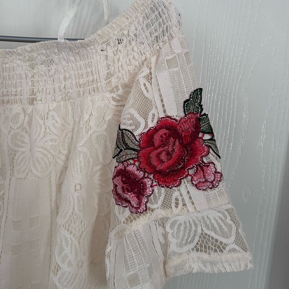 Coco & Jaimeson Cream Lace Dress - Picture 3 of 7